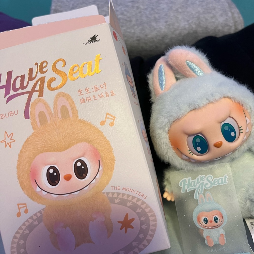 Labubu Have a Seat (Ququ)